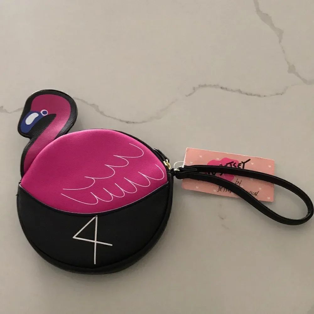 🎉Last chance 🎉Flamingo Wristlet bag.🌼